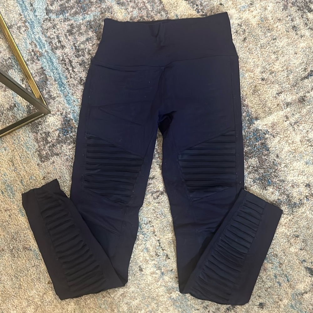 Alo Yoga Moto High Waisted Legging size M